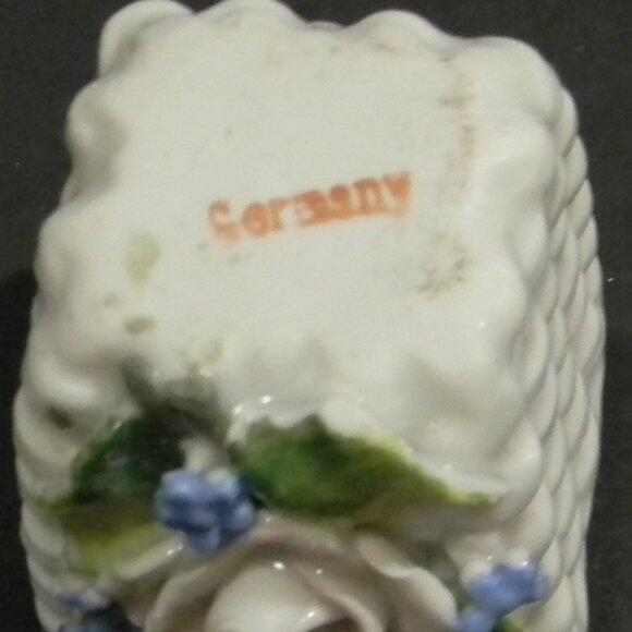 Vintage Mini Porcelain Basket Made In Germany Roses Blue Flowers - Picture 6 of 10